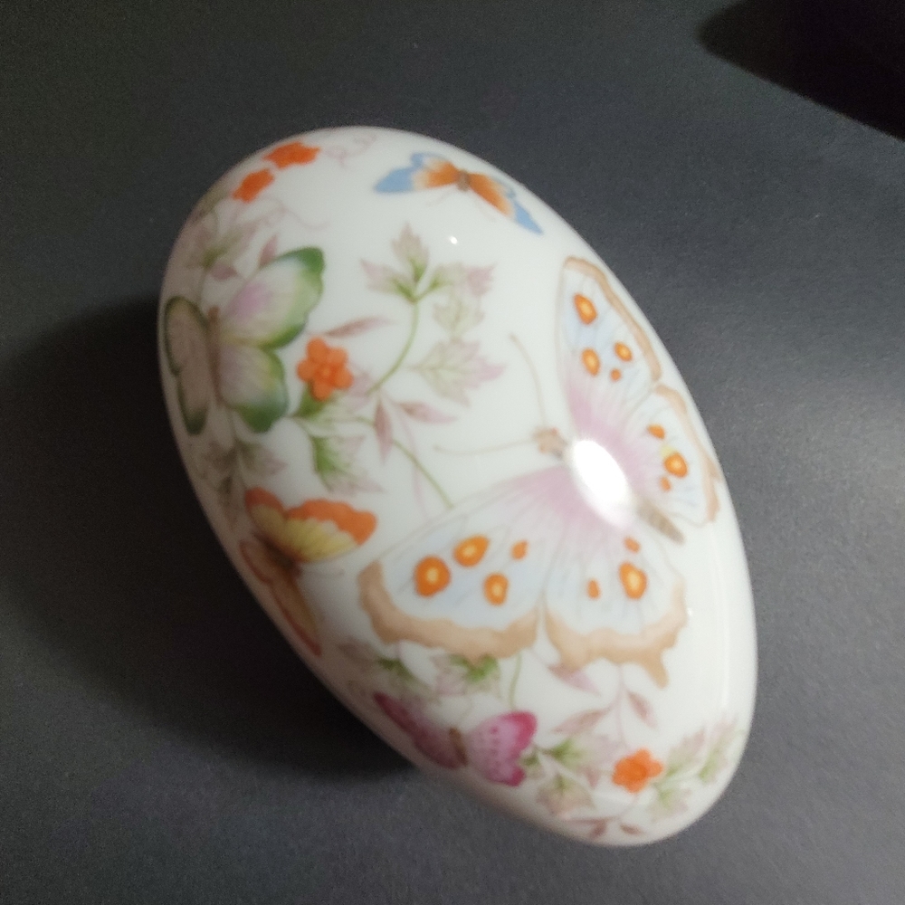 *2A 1979 Avon porclain egg trinket box 22K gold trim vintage butterfly … - Picture 8 of 11